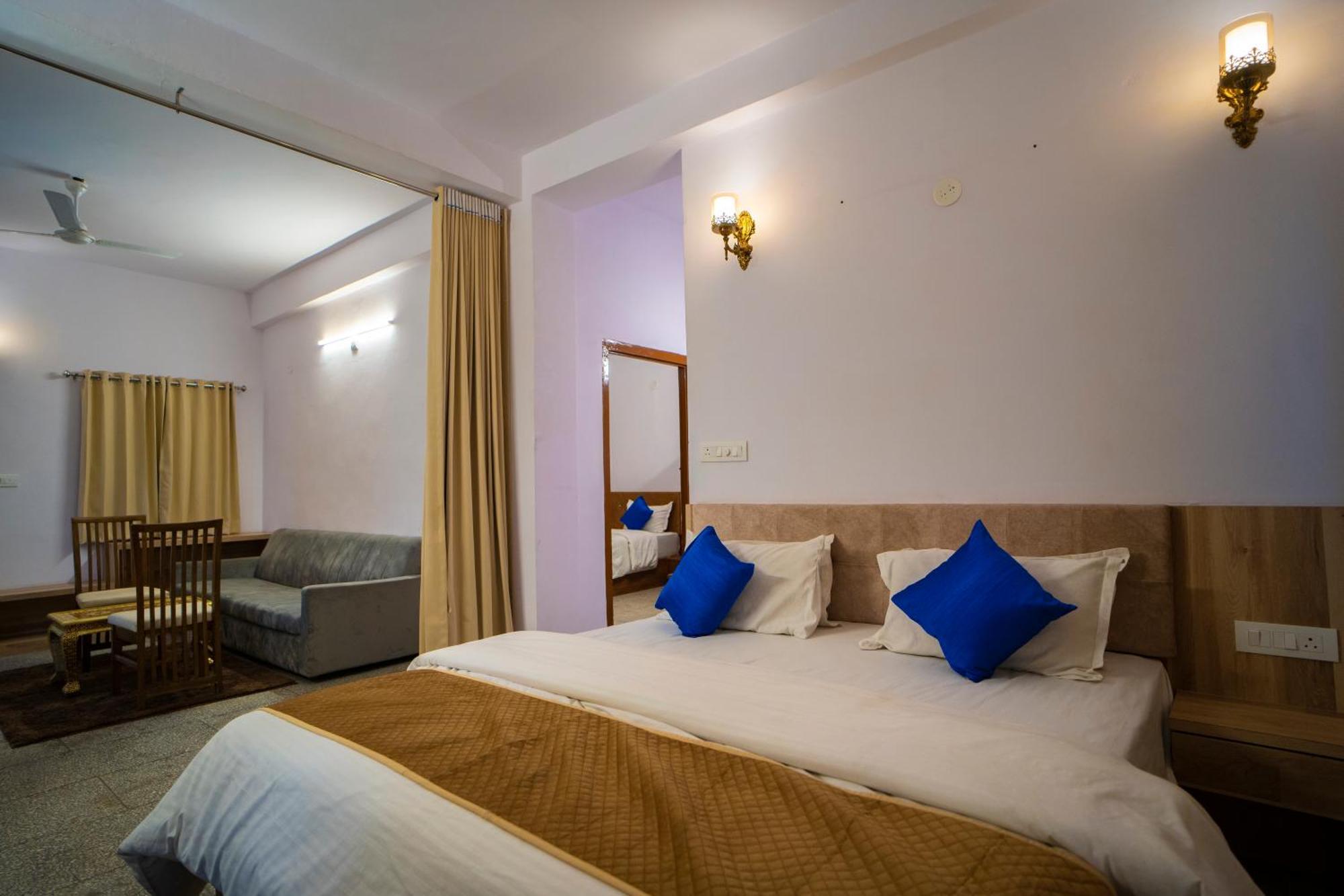 Devdarshan Hotel & Restaurant ウダイプル エクステリア 写真