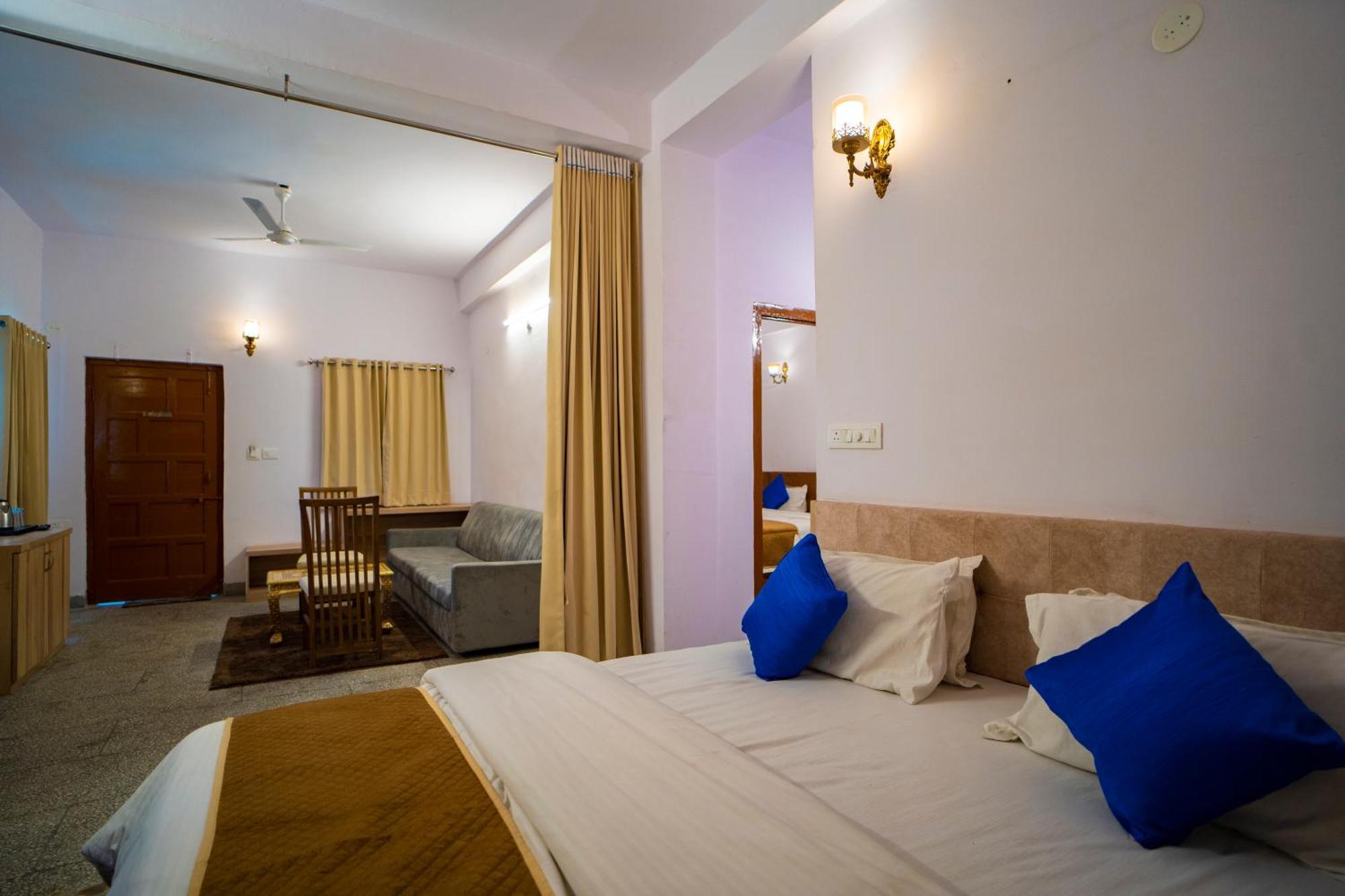 Devdarshan Hotel & Restaurant ウダイプル エクステリア 写真