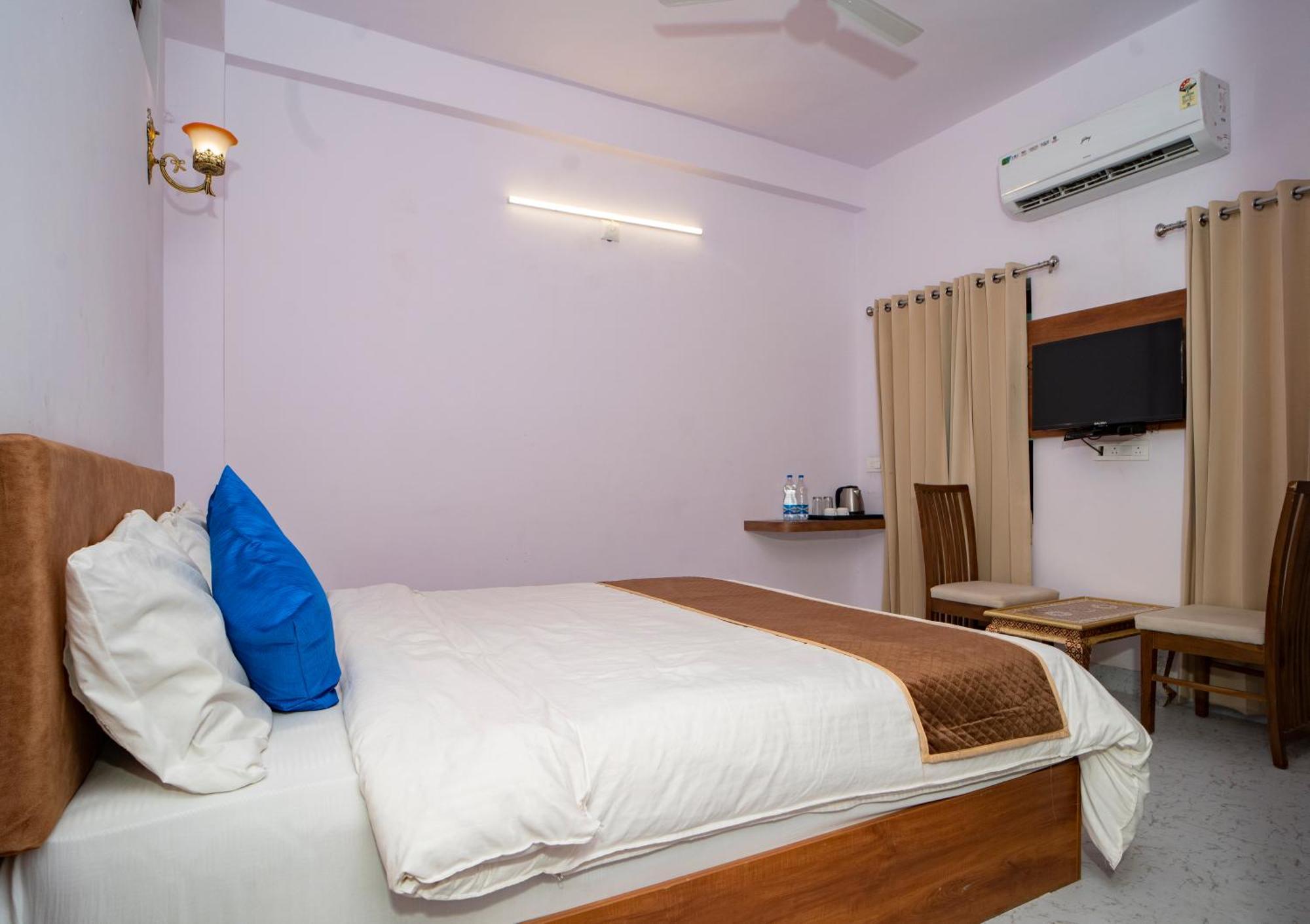 Devdarshan Hotel & Restaurant ウダイプル エクステリア 写真
